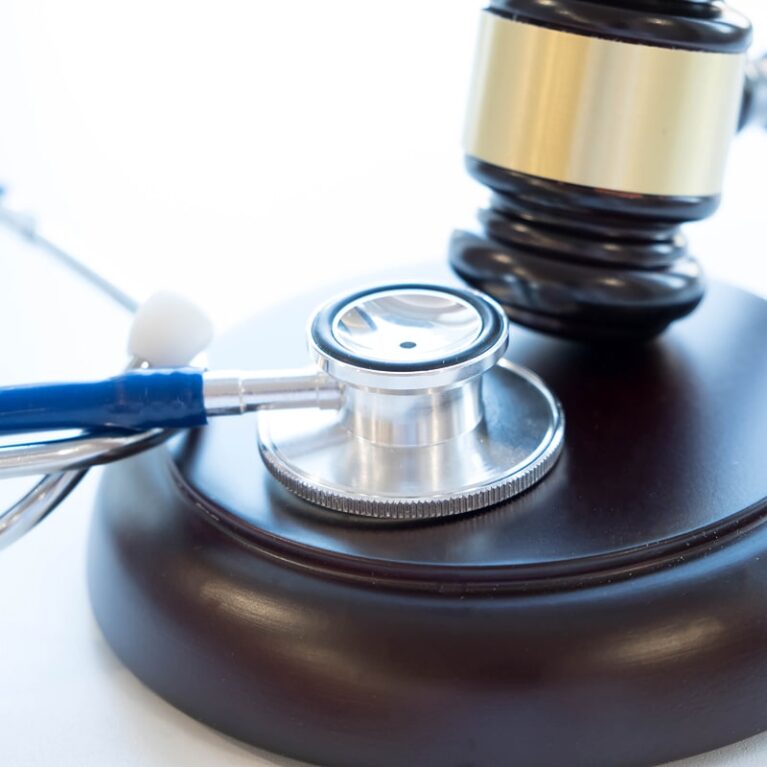 La Incapacidad Permanente Total en Profesiones de Alta Exigencia Física y Mental. El Caso de una Médico Especialista